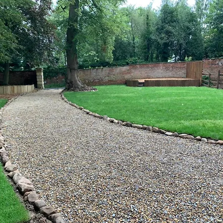 One, The Carriage House, Appartamento York