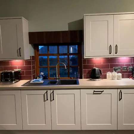 דירה One, The Carriage House,