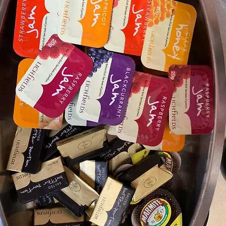 דירה One, The Carriage House, *