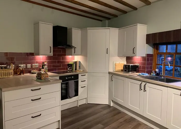 アパート One, The Carriage House, *