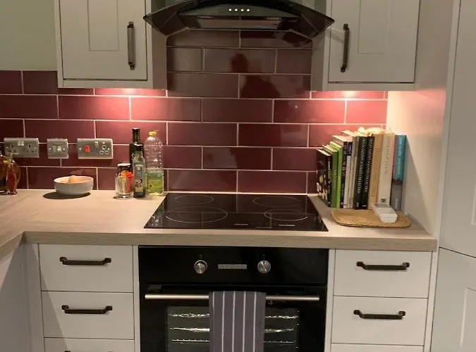 アパート One, The Carriage House, *