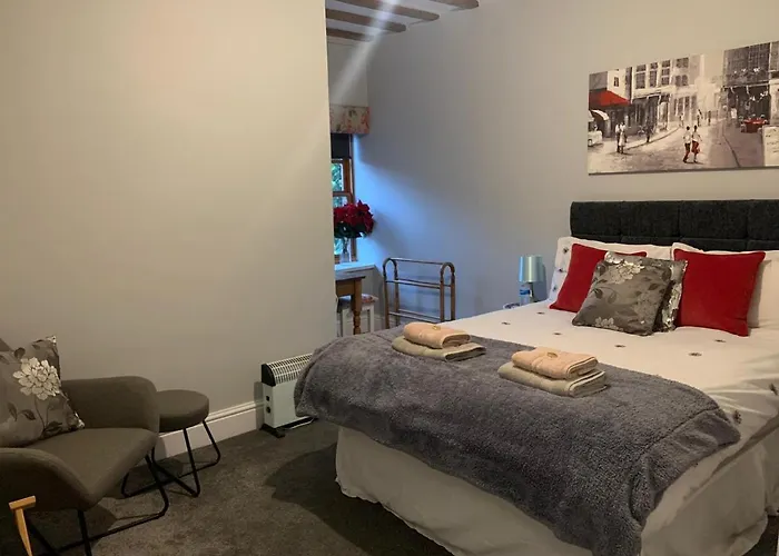 アパート One, The Carriage House, *