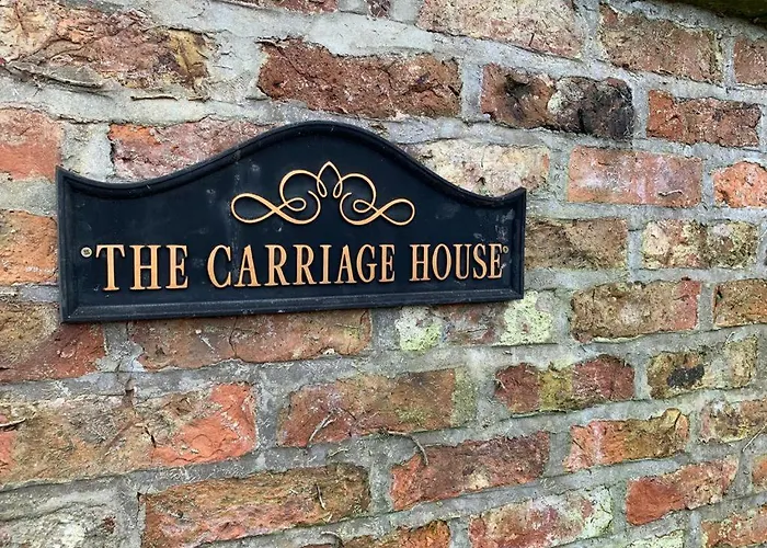 アパート One, The Carriage House, *